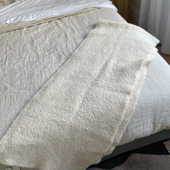 Theory oversized boucle scarf - Picture 2 of 4